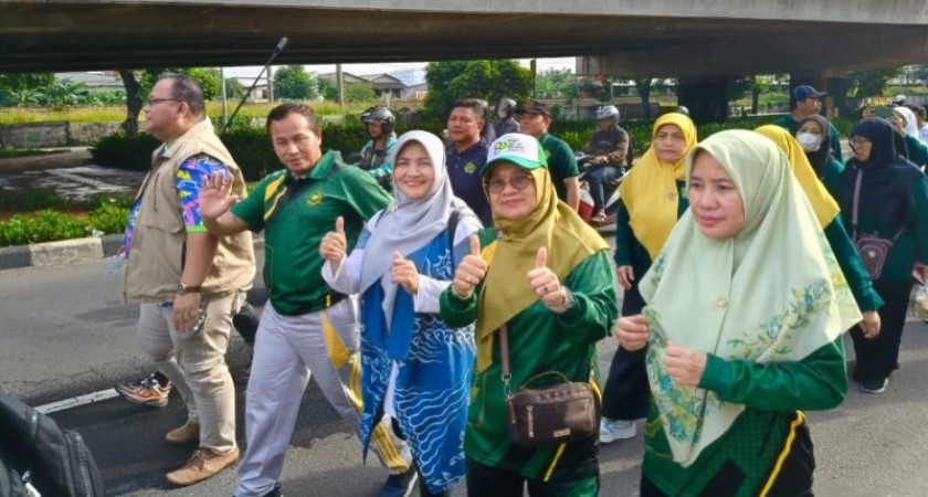 Semangat HAB ke-80: Delegasi MTsN 17 Jakarta Melangkah Bersama Jalan Sehat Kerukunan