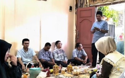 Guru & Karyawan Khidmat Ikuti Kajian Mengaji